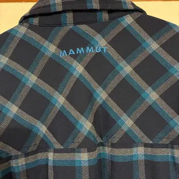 MAMMUT 로고 자수 네이비 체크 무늬 긴팔 셔츠