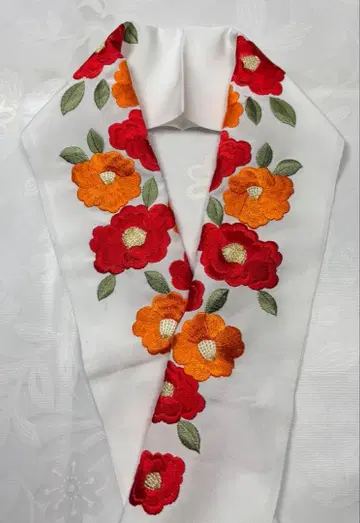 t-026 장식용 깃 자수 후리소데 성인식 동백