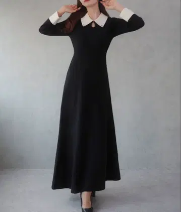 JUNOAH 바이컬러 세미 플레어 니트 원피스