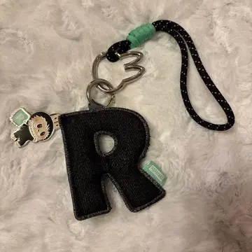 러브 더 몬스터 핀 포 러브 키링 [ R ]