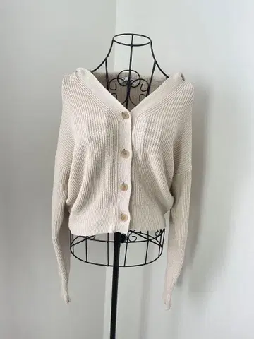 베이지 오프숄더 가디건