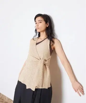 [새상품급] 라토 랩 니트 탱크탑 비대칭 성숙/러블리 베이지