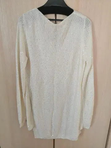 새상품급 비즈 장식 크림색 니트 스웨터 긴팔 L