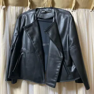 ZARA 블랙 라이더 자켓 S 사이즈