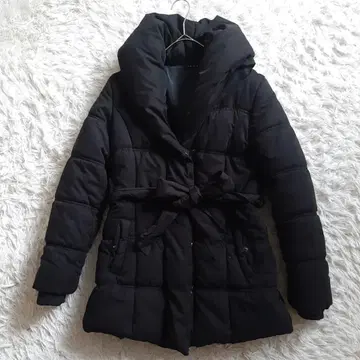 후드 부착 블랙 다운 자켓