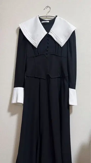 snidel 블랙 원피스 화이트 카라 부착