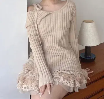 다리치 랜덤 프릴 니트 셋업 베이지