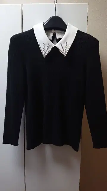 아푸와이저 리셰 장식 카라 부착 리브 니트