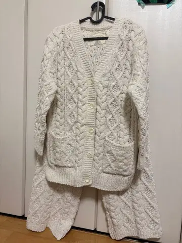 젤라또피케 가디건과 롱팬츠 가격 협상 가능