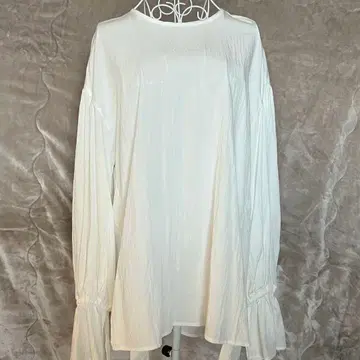 비어즐리 [ LIVETART ] 개더 커프스 셔츠 화이트