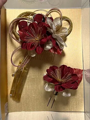 일본풍 머리 장식 빨간색과 하얀색 꽃 성인식 머리 장식