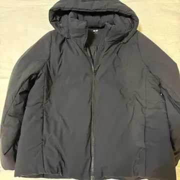 유니클로 하이브리드 다운 후드티 블랙 XL