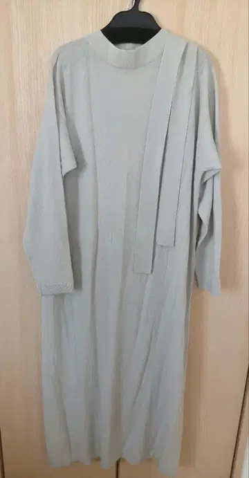 투모로우랜드 시착만 한 상품 새상품급 울 100% 긴팔 롱 원피스