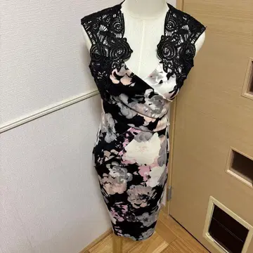 립시 프린트 타이트 드레스