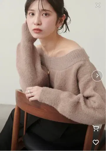 내추럴 꾸뛰르 [어른 내추럴] 라메 샤기 오프숄더 니트