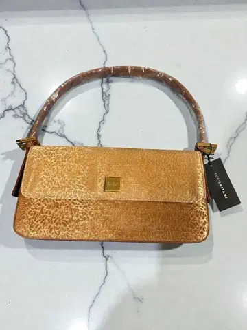 새상품 미사용품 YURIE NITANI 골드 핸드백