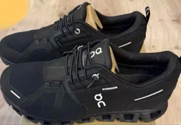 on 스니커즈 블랙