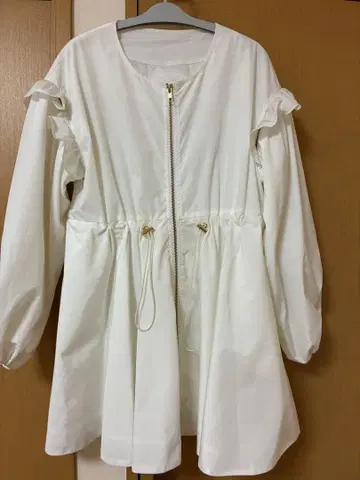 make ai 화이트 프릴 자켓