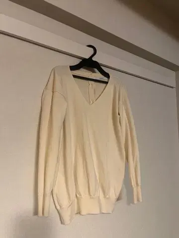 아이보리 V넥 니트 스웨터 앞면 버튼식 / 2웨이