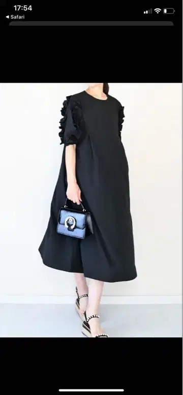 프릴 소매 블랙 A라인 원피스