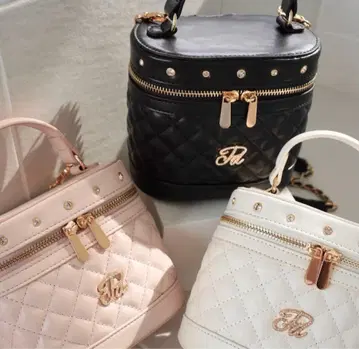 Pd' 퀼팅 비쥬 바니티 백 블랙