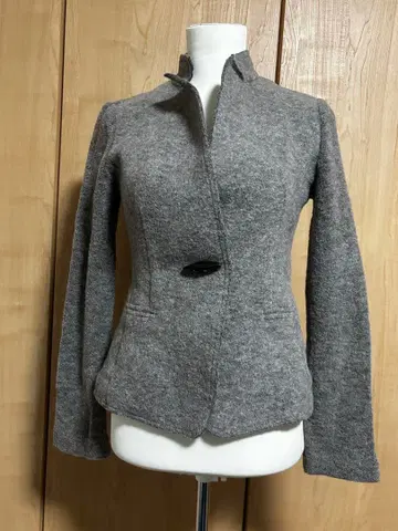 트루사르디 그레이 테일러드 자켓 플레어 슬리브