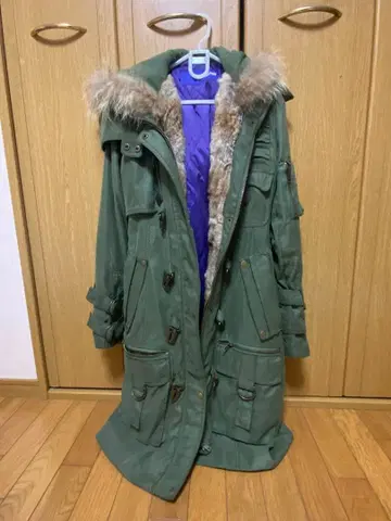 SWORD FISH 퍼 포함 올리브 그린 모즈 코트