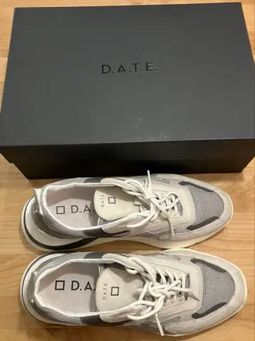 D.A.T.E. 스니커즈