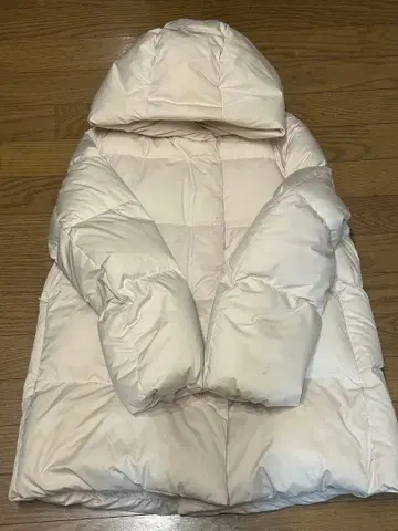 유니클로 심리스 다운 숏코트 다운 내추럴 화이트 M