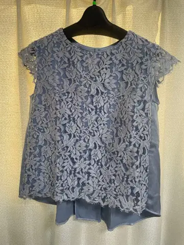 [ K.T. ] 라이트 블루 레이스 반팔 블라우스