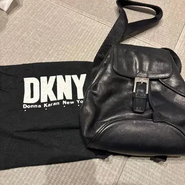 DKNY 블랙 카우 가죽 백팩