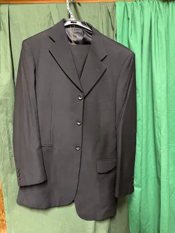 PROGRESSIVE 블랙 수트 3 버튼