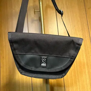 CHROME 블랙 숄더백