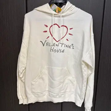 VALENTINE'S HOUSE 후드 부착 후드티 아이보리