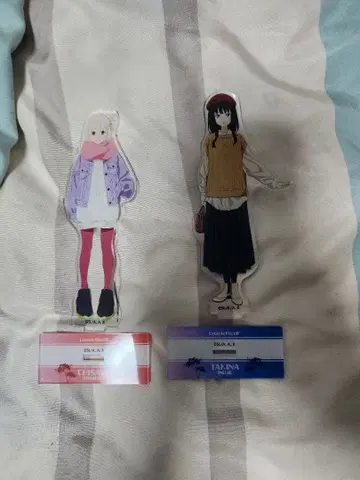 치사토 타키나 겨울 의류 아크릴 스탠드 세트 리코리스 리코일