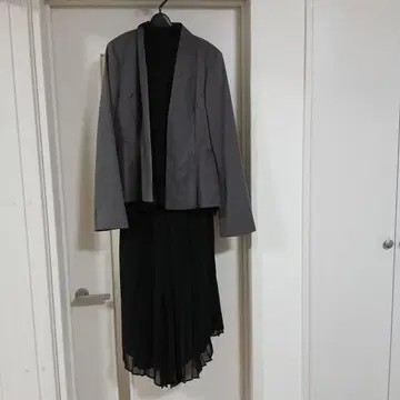 RUIR BOUTIQUE 그레이 수트 블랙 블라우스