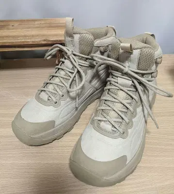 더 노스페이스 트레킹 슈즈 고어텍스 베이지 23.5cm