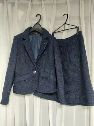 9호 네이비 자켓과 플레어 스커트 세트