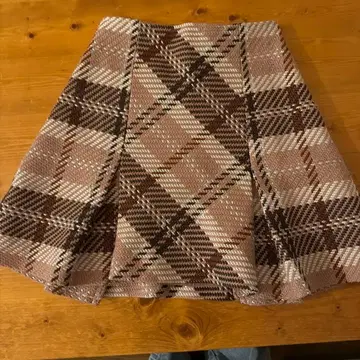 체크 무늬 플리츠 스커트