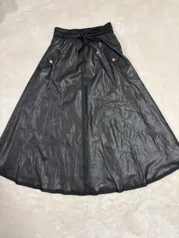 SCOT CLUB 펀칭 가공 인조 가죽 플레어 스커트 블랙 M 사이즈