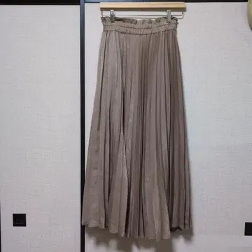 저널 스탠다드 리룸 베이지 플리츠 스커트
