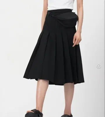 UNIQLO 와이드 플리츠 미디 스커트 택 포함 미사용 새상품 M 블랙