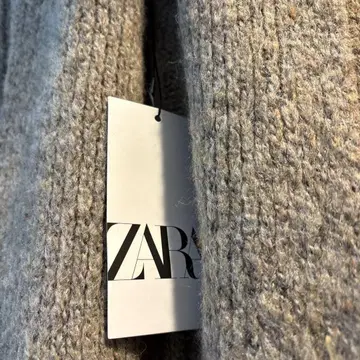 ZARA 크리스마스 기간 한정 특별 판매 가디건