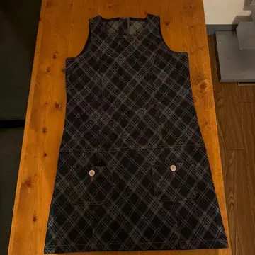 체크 무늬 슬리브리스 원피스