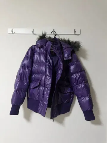 프리미엄 다운 후드 부착 퍼플 자켓