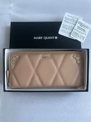 MARY QUANT 마리콴트 프티 데이지 메탈 퀼트 퍼스 장지갑
