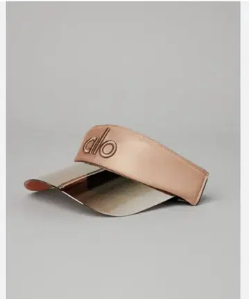 alo yoga 베이지 골드 선바이저 애로우요가 캡