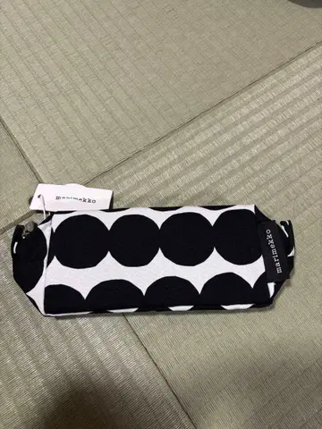 marimekko 도트 무늬 펜 케이스와 꽃무늬 타월 세트