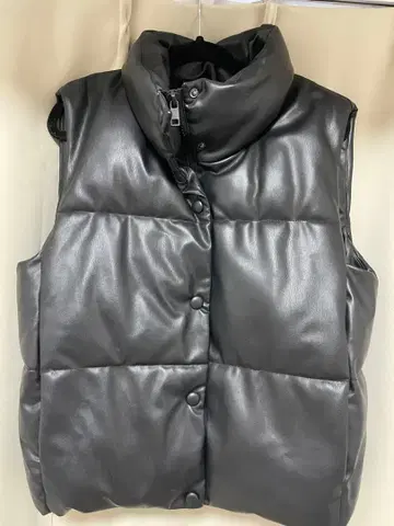 ZARA 인조 가죽 다운 베스트