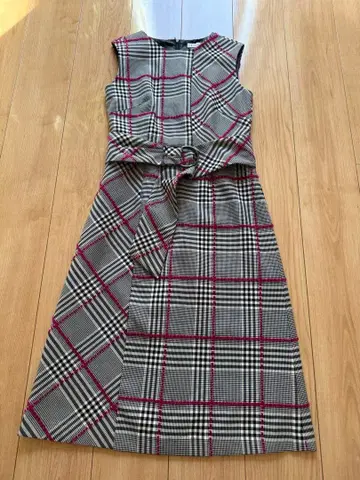 미사용에 가까운 에포카 클리닝 완료 고급 원피스 40 무릎 기장